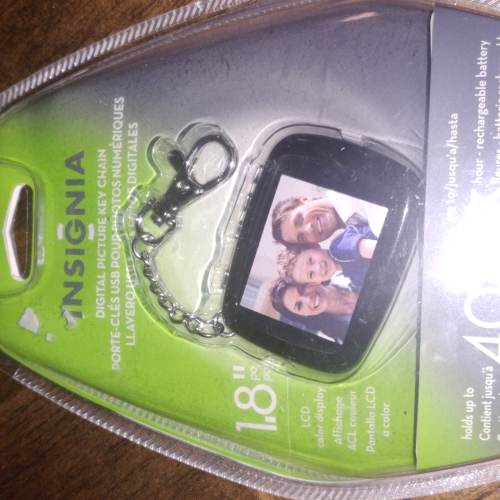 😛Insignia😛 digital photo keychain